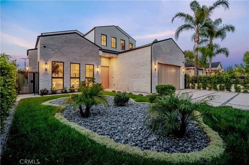 16711 Moorpark Street, Encino, CA 91436