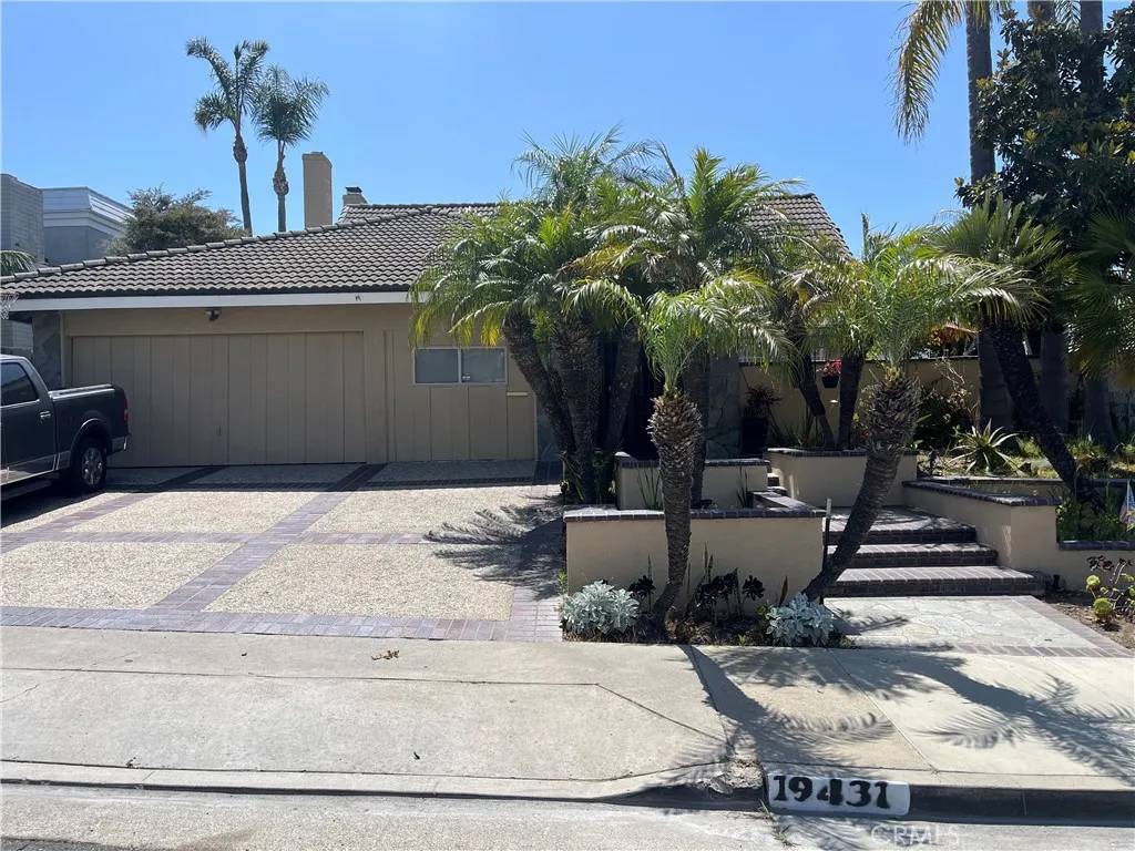 19431 Worchester Lane, Huntington Beach, CA 92646