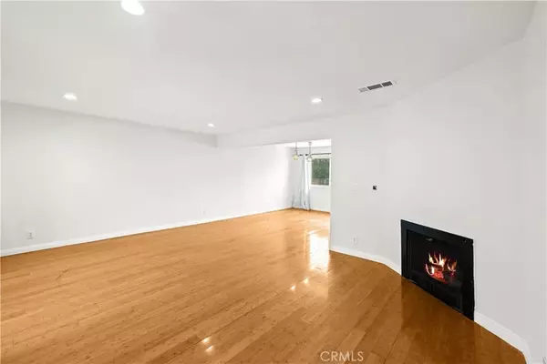 Tarzana, CA 91356,18333 Hatteras Street #41