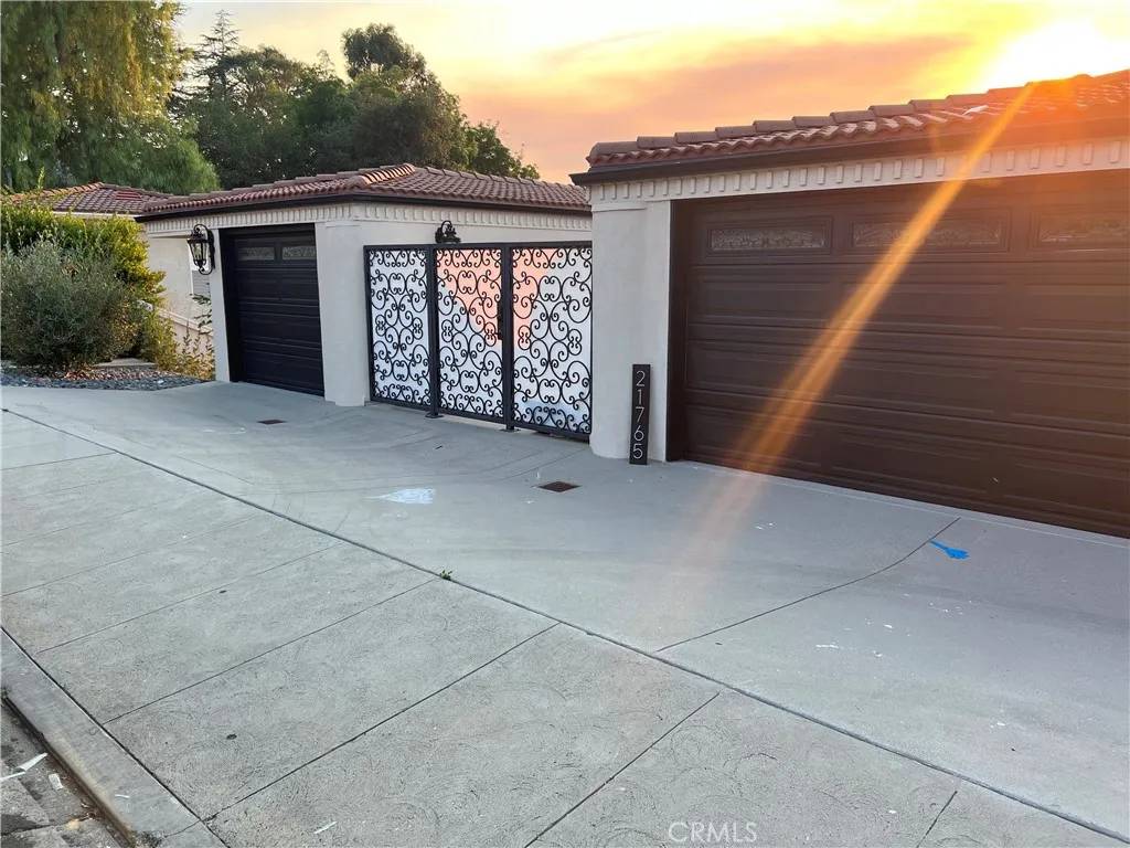 Woodland Hills, CA 91364,21765 Ybarra Road