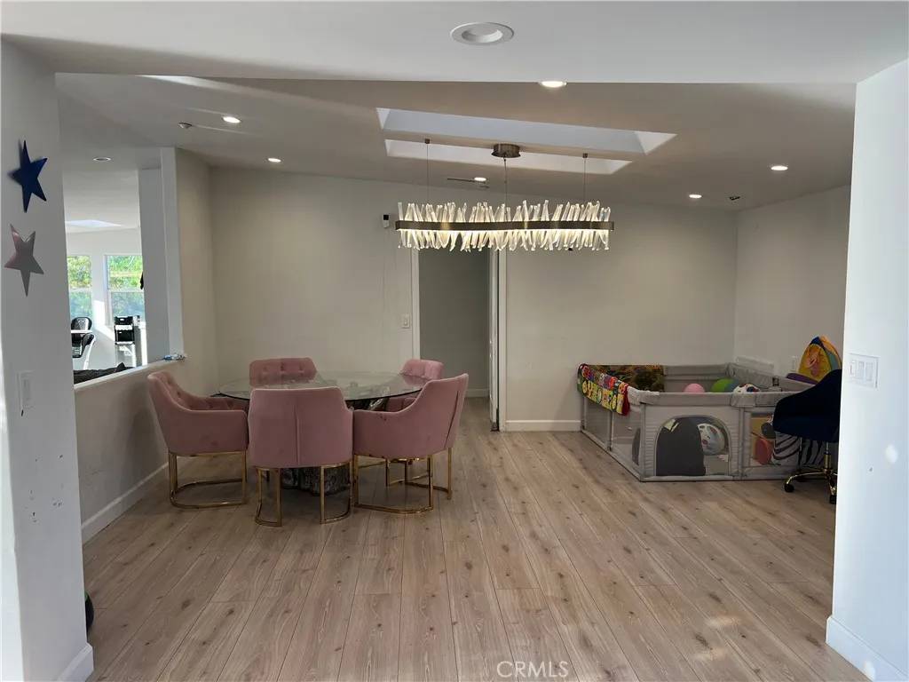 Woodland Hills, CA 91364,21765 Ybarra Road