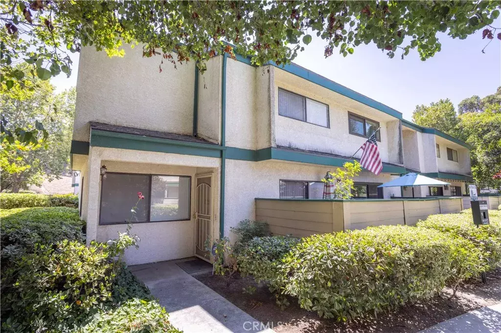 Newhall, CA 91321,23524 Newhall Avenue #4