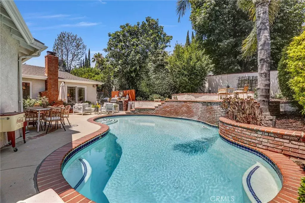 Woodland Hills, CA 91364,21701 Costanso Street