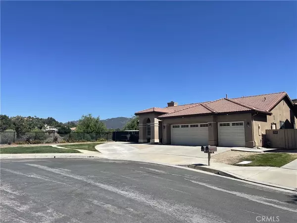 Saugus, CA 91350,22600 White Wing Way