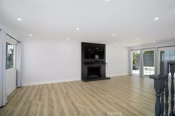 Woodland Hills, CA 91367,24230 Hatteras Street