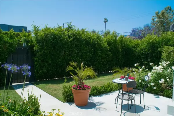 Los Angeles, CA 90048,542 N Kilkea Drive