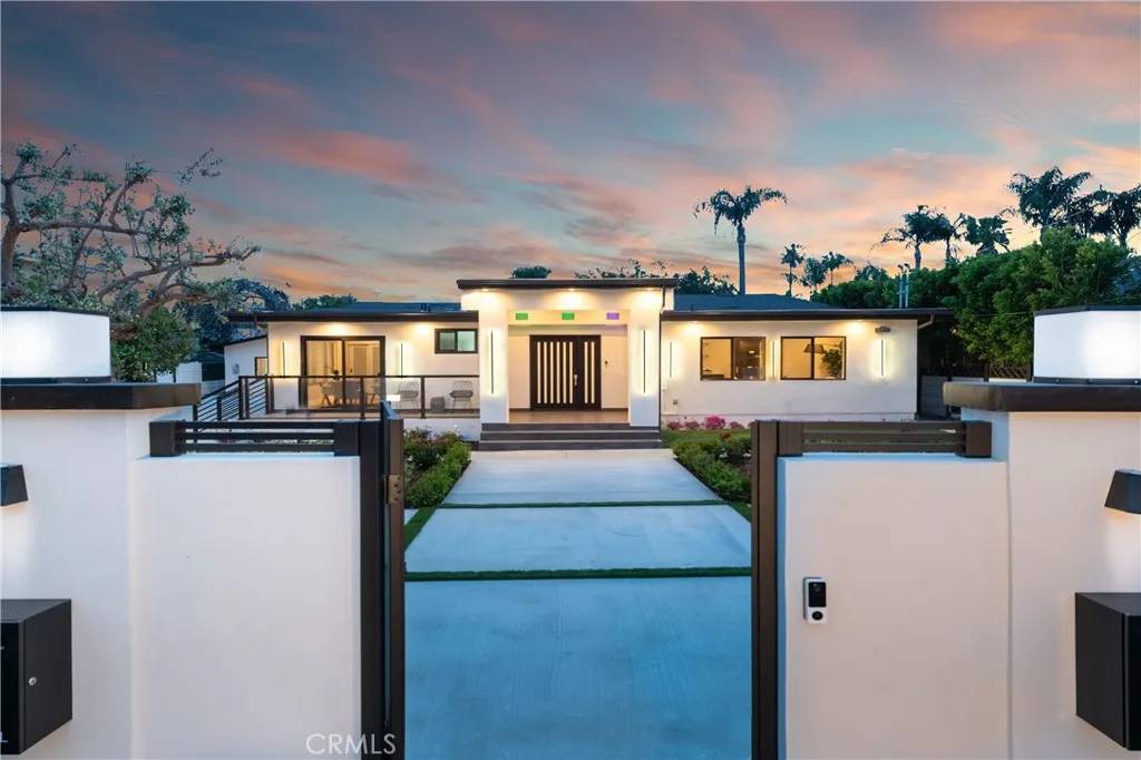 Sherman Oaks, CA 91403,15460 Morrison Street
