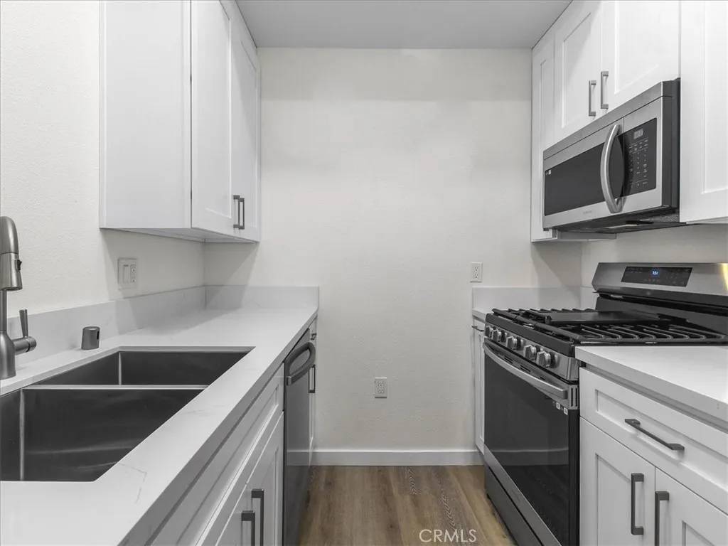 Lake Balboa, CA 91406,7320 Balboa Boulevard #102