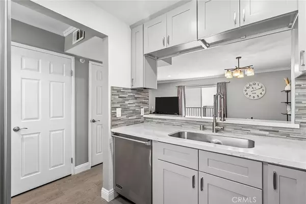 Encino, CA 91316,5230 Zelzah Avenue #3