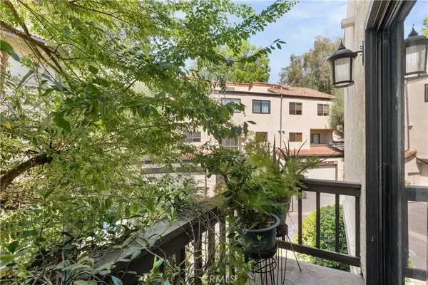 Woodland Hills, CA 91367,21730 Marylee Street #29
