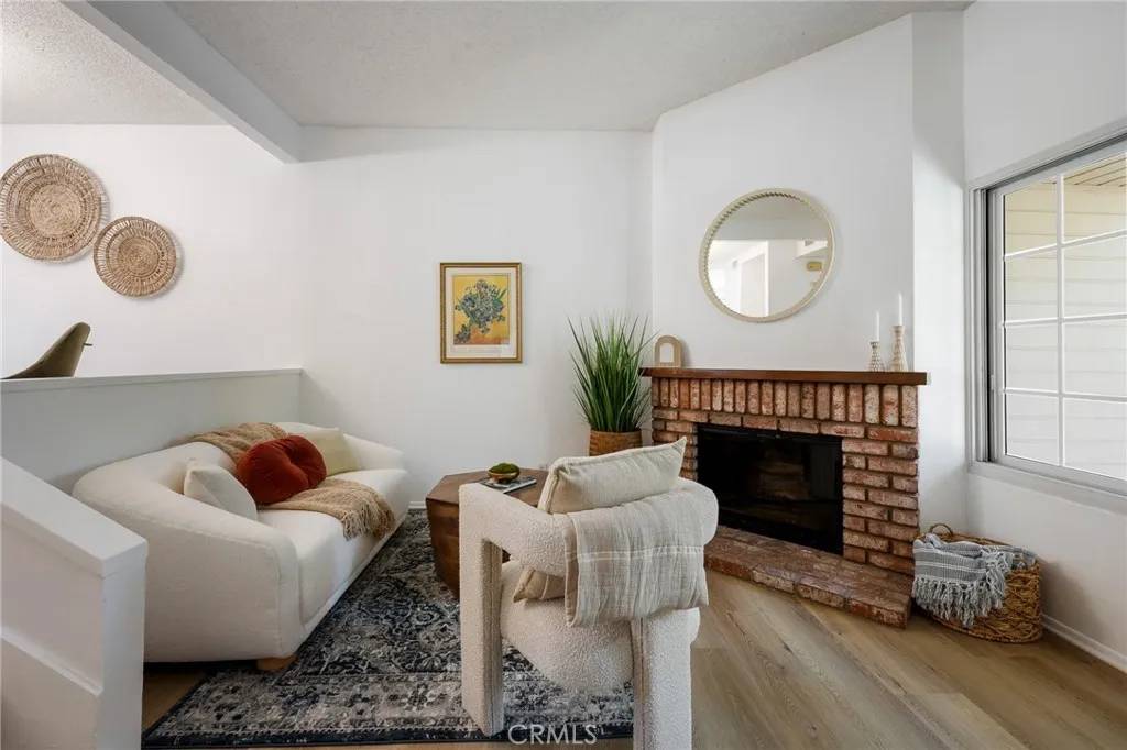Van Nuys, CA 91406,7038 De Celis Place #4