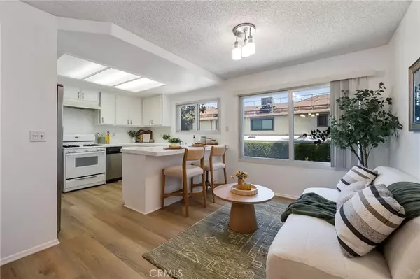 Van Nuys, CA 91406,7038 De Celis Place #4