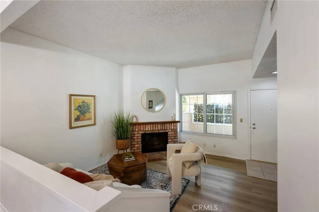 Van Nuys, CA 91406,7038 De Celis Place #4