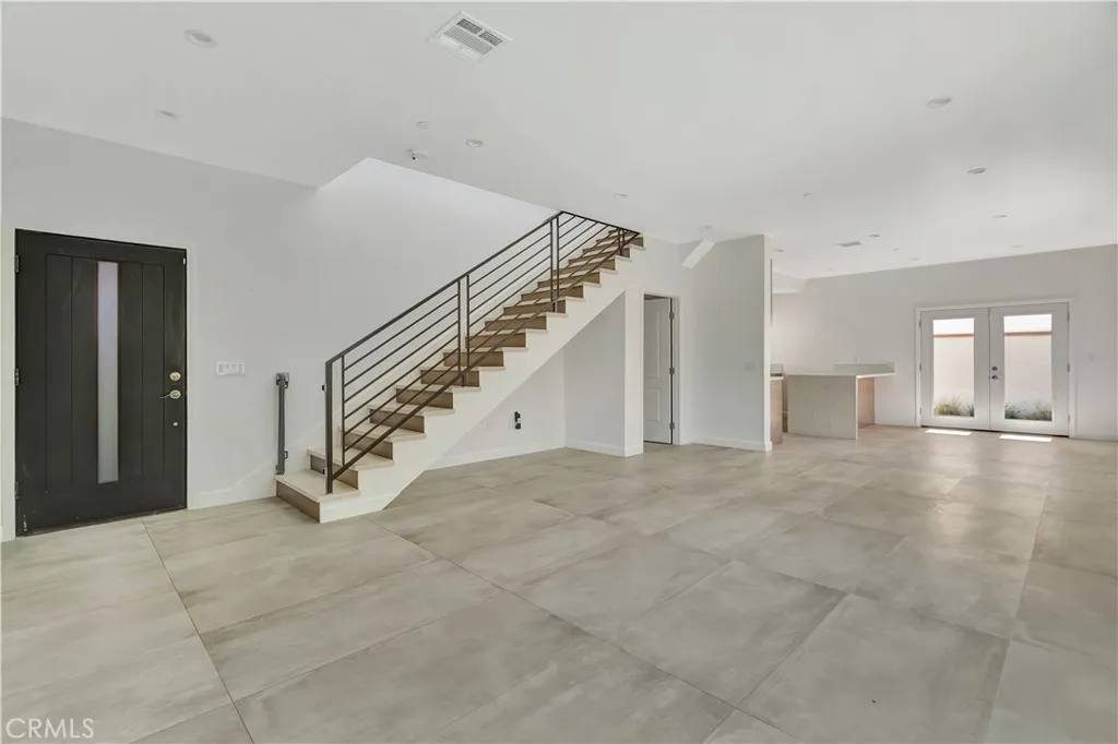 North Hollywood, CA 91605,6943 Goodland Avenue