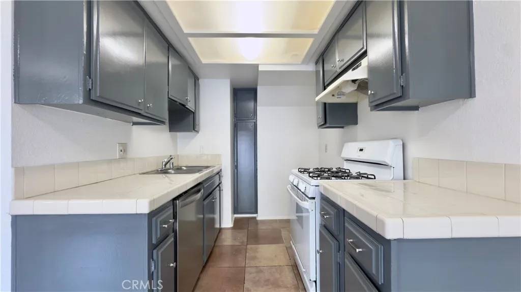 North Hills, CA 91343,9047 Langdon Avenue #28