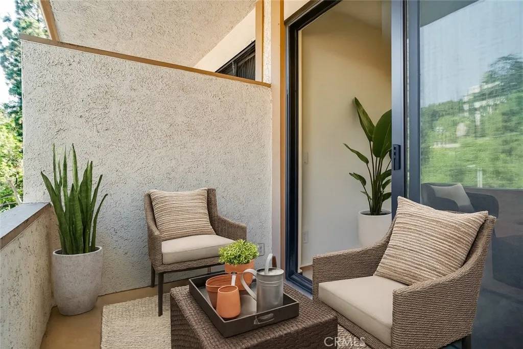 Los Angeles, CA 90068,3480 Barham Boulevard #215