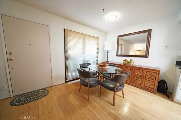 Reseda, CA 91335,18560 Vanowen Street #27