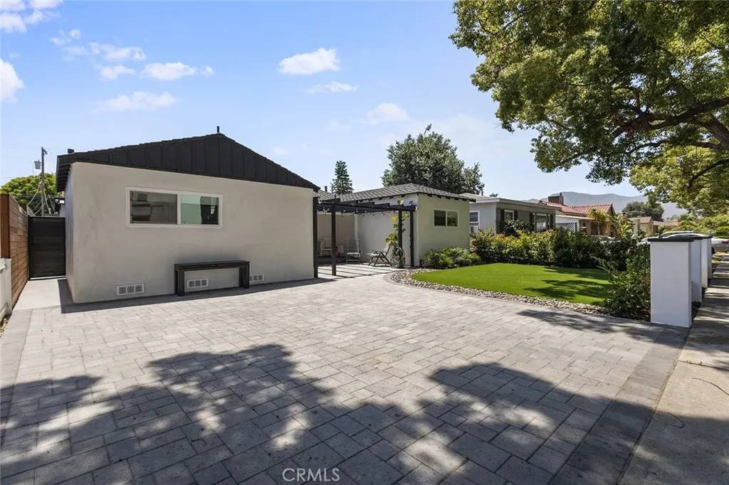 334 W Valencia Avenue, Burbank, CA 91506