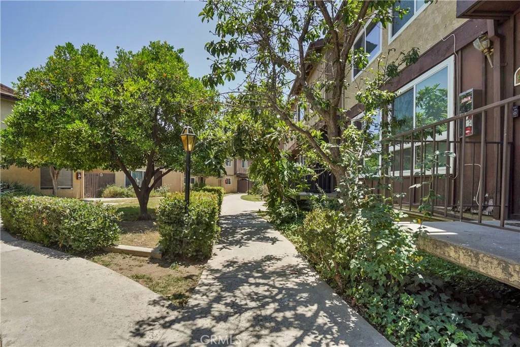 Van Nuys, CA 91405,7301 Lennox Avenue #B10