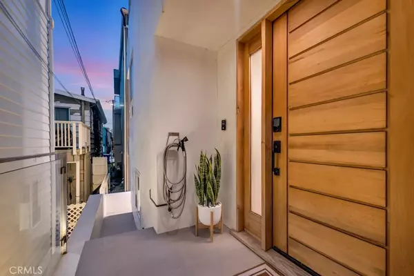 Manhattan Beach, CA 90266,129 Moonstone Street