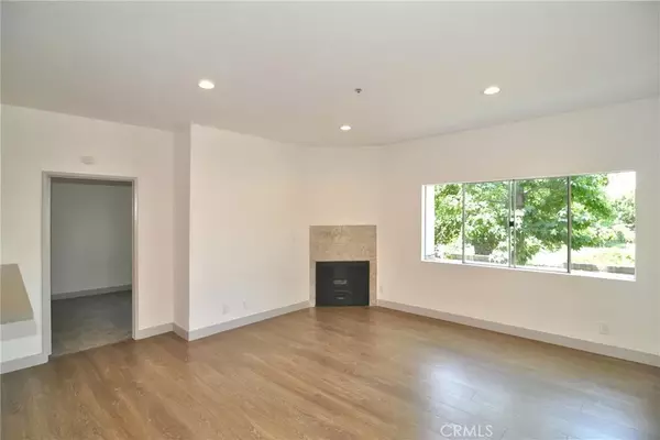 Van Nuys, CA 91411,14914 Hamlin Street #105