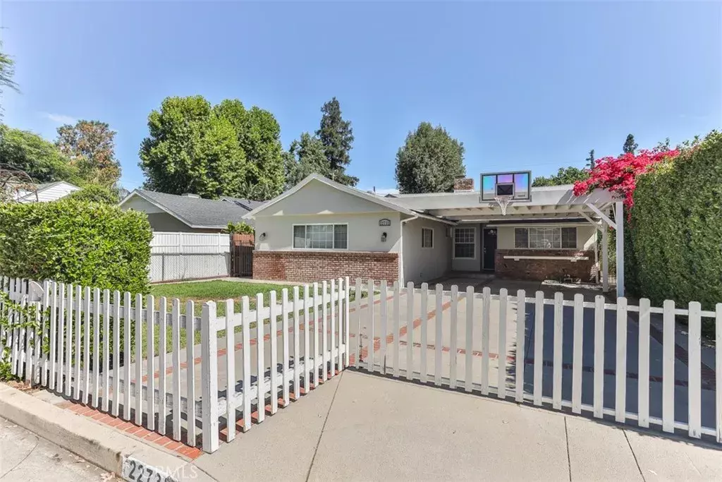 Woodland Hills, CA 91367,22733 Clarendon Street