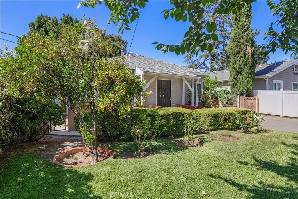 Lake Balboa, CA 91406,16005 Wyandotte Street