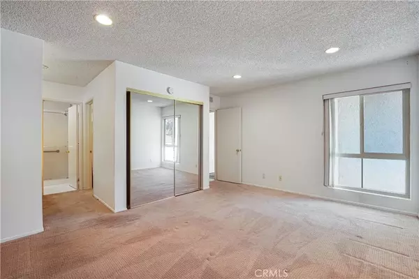 Calabasas, CA 91302,23675 Park Capri #24