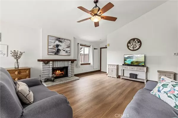 Canyon Country, CA 91387,16606 Shinedale Drive #6