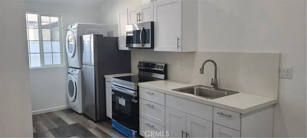 Reseda, CA 91335,8022 Yolanda #8022 1/2