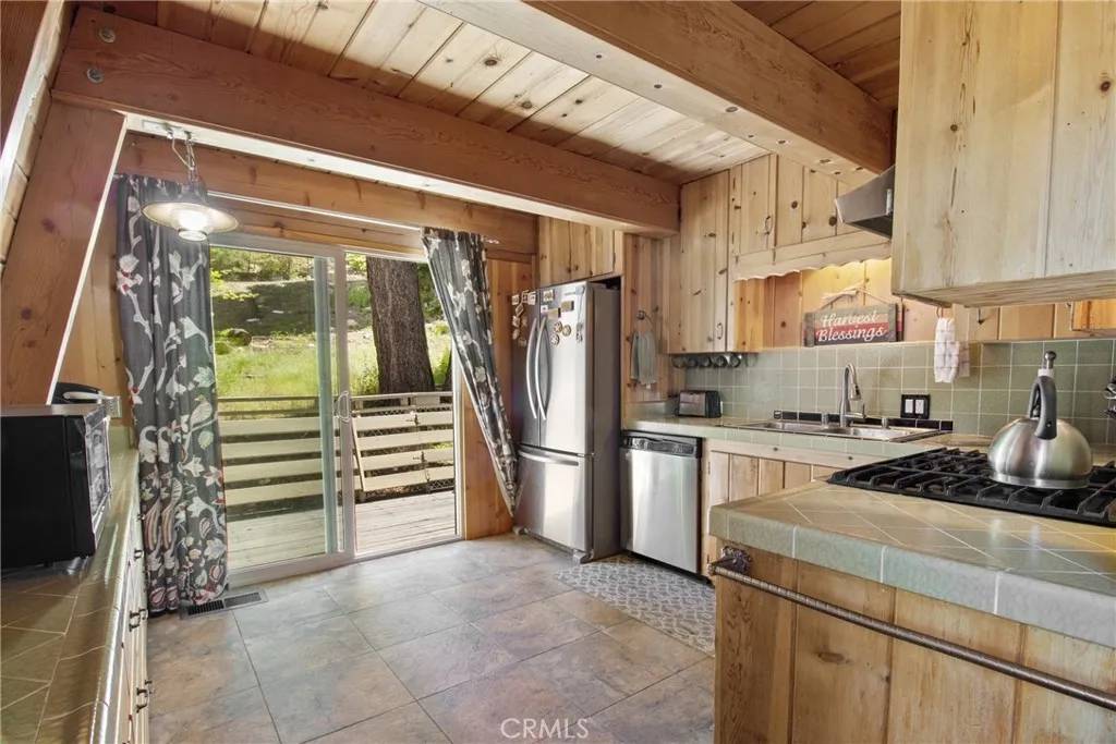 Big Bear Lake, CA 92315,1124 Club View Drive