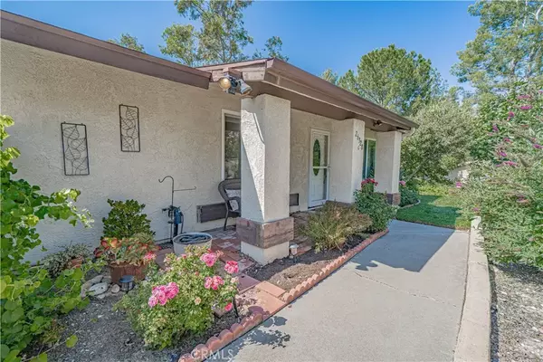 Newhall, CA 91321,26328 Oak Highland Drive #C