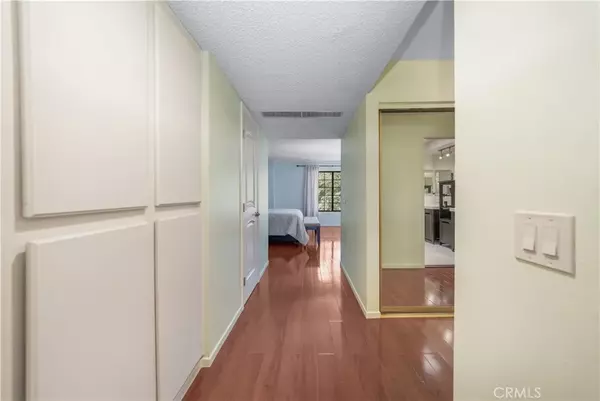 Tarzana, CA 91356,18100 Burbank Boulevard #11