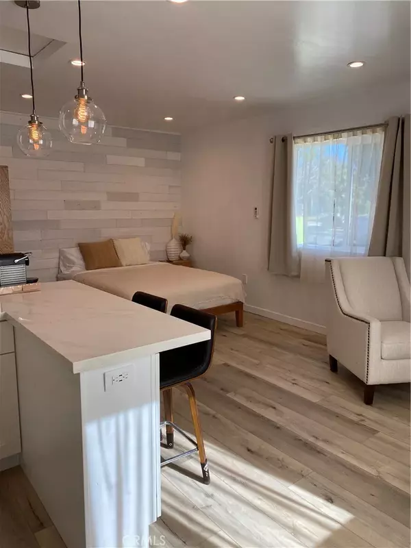 Northridge, CA 91324,8955 Amigo