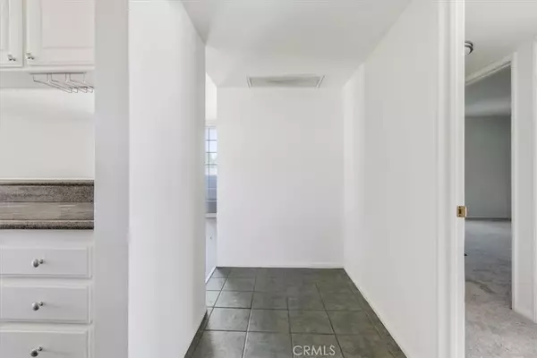 Tarzana, CA 91356,18640 Collins Street #220