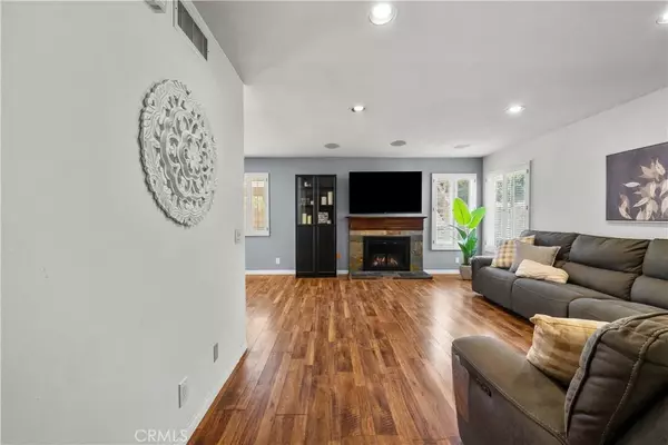 Saugus, CA 91350,21643 Masterson Court