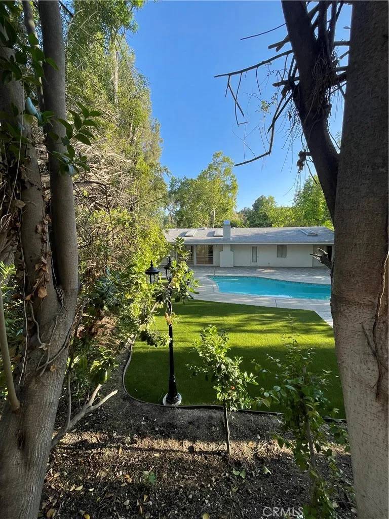 Woodland Hills, CA 91367,24041 Mariano Street