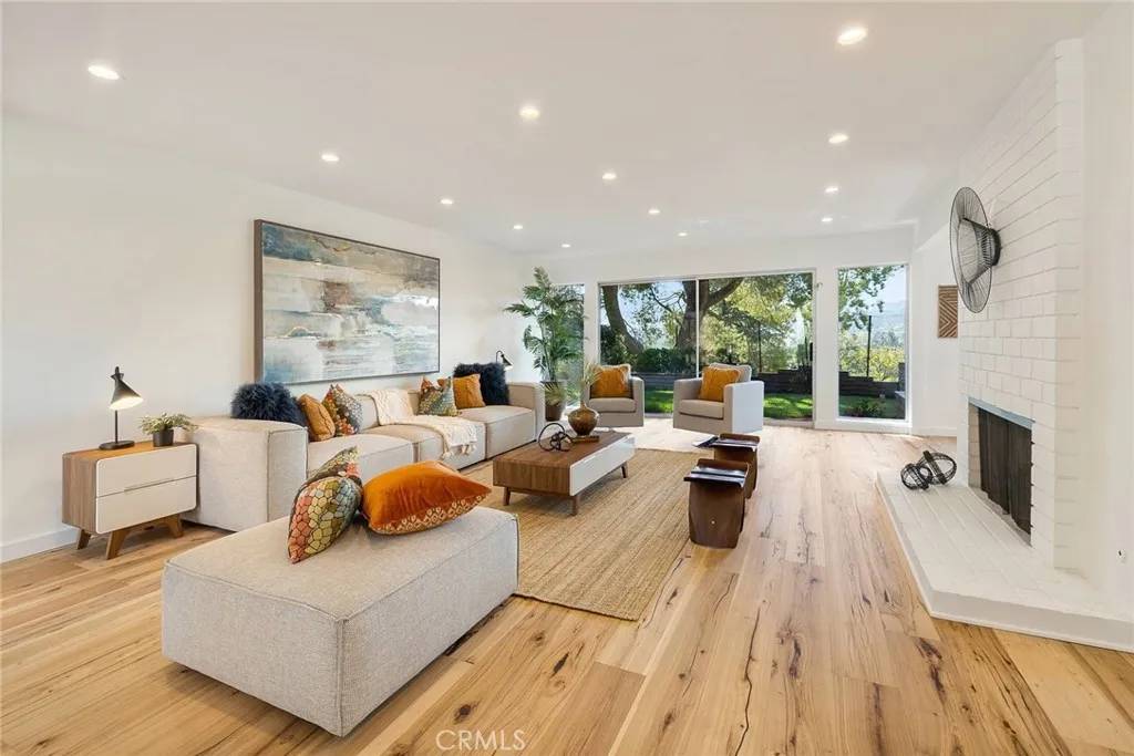 Tarzana, CA 91356,4747 El Caballero Drive