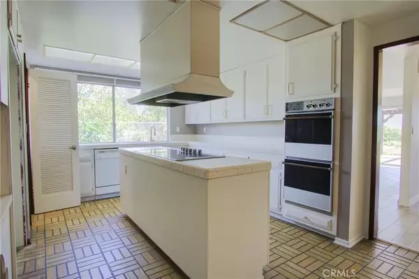 Woodland Hills, CA 91367,6052 Pat Avenue