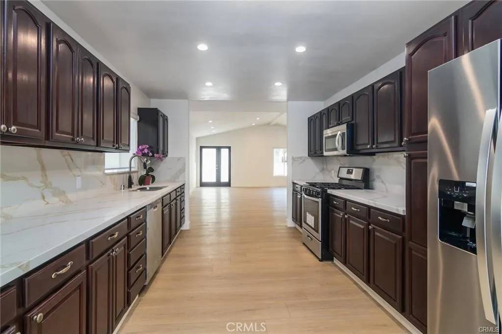 Tarzana, CA 91356,5457 Beckford Avenue