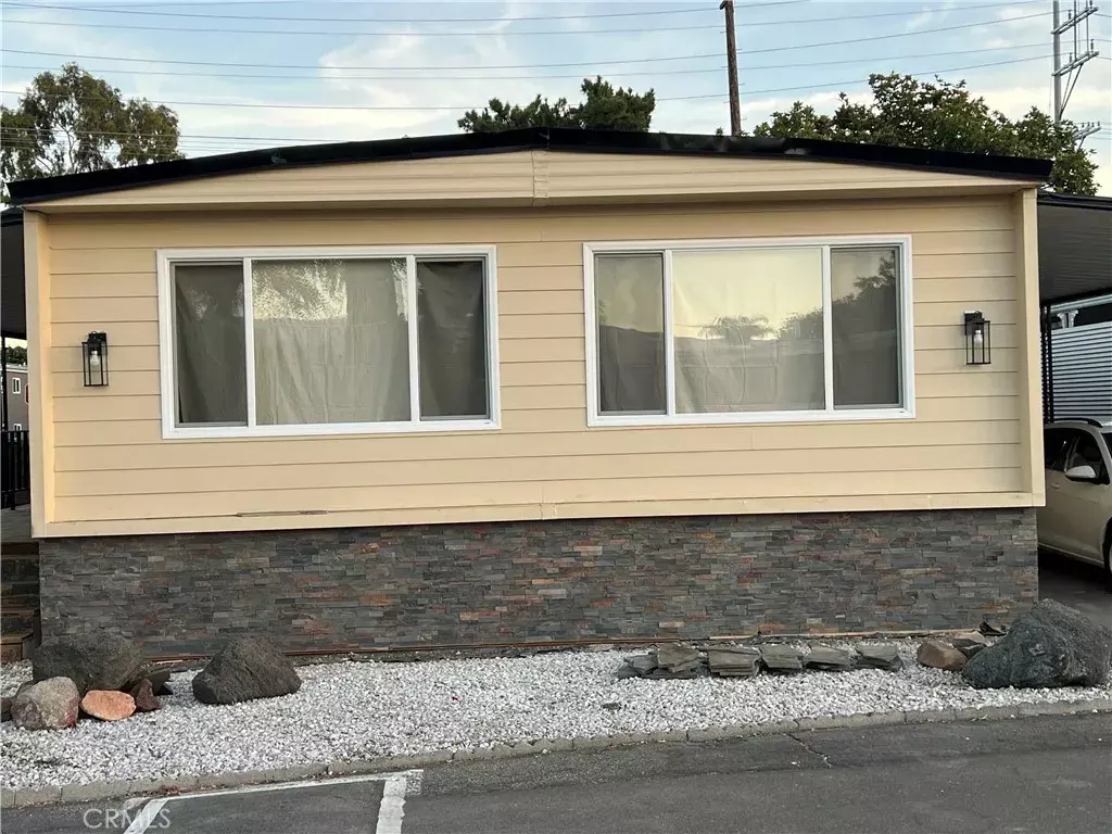 Canoga Park, CA 91304,8801 Eton #131