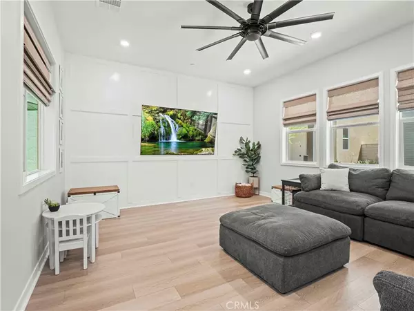 Valencia, CA 91381,27717 Knoll View Place
