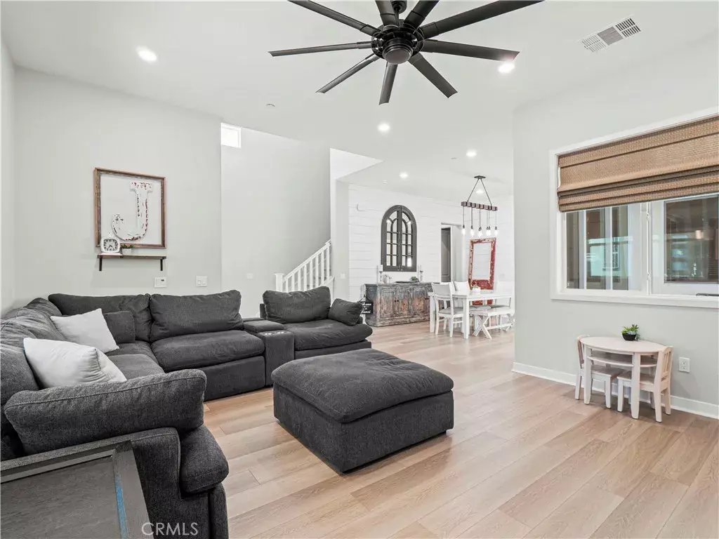 Valencia, CA 91381,27717 Knoll View Place