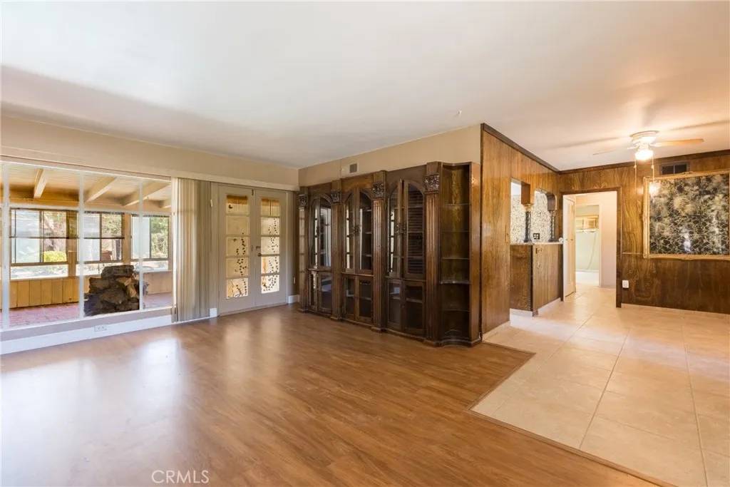 Woodland Hills, CA 91367,22717 Miranda Street