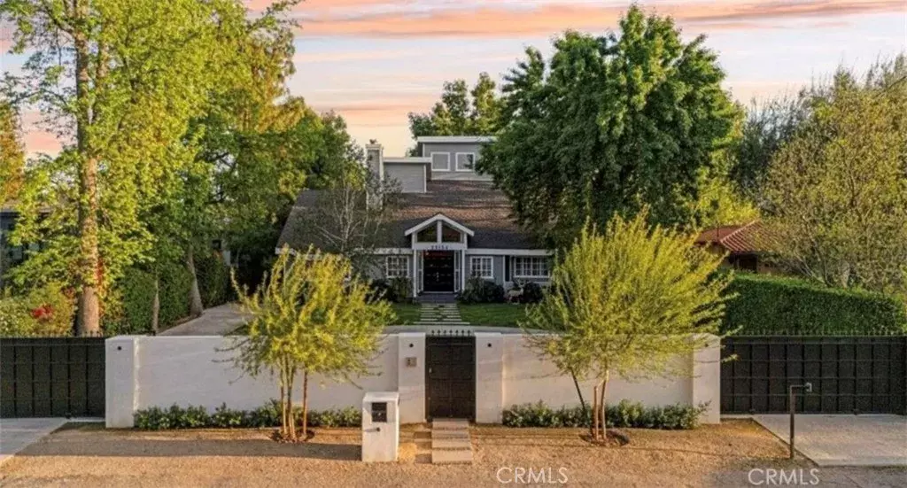 23134 Collins Street, Woodland Hills, CA 91367