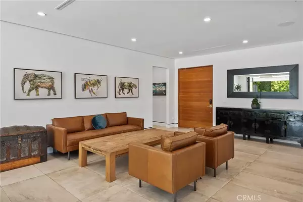 Woodland Hills, CA 91364,21641 Mulholland Drive