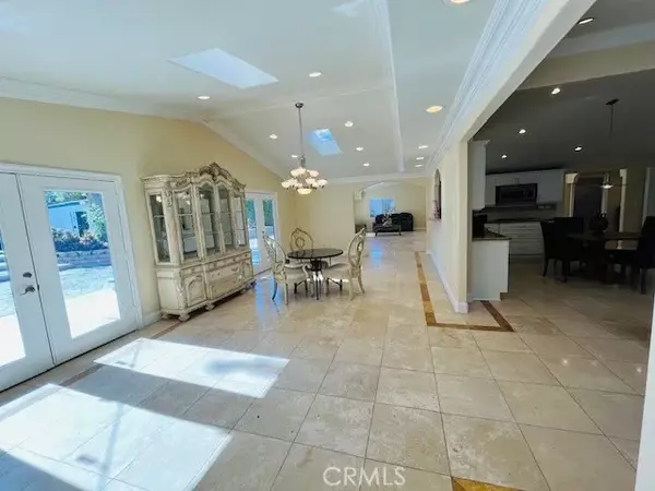 Tarzana, CA 91356,6201 Corbin Avenue