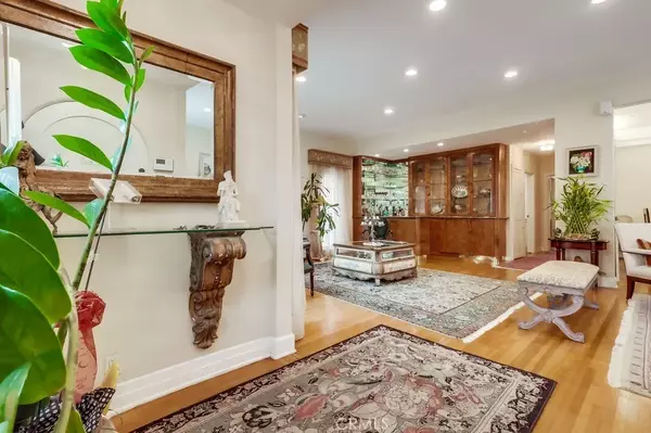 Beverly Hills, CA 90211,129 S Swall Drive