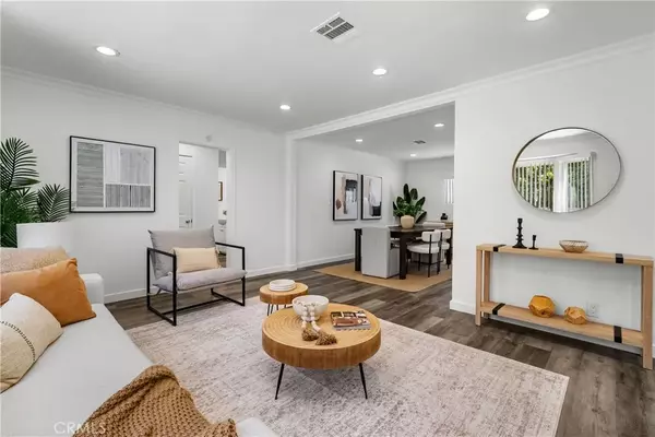 18025 Victory Boulevard, Reseda, CA 91335