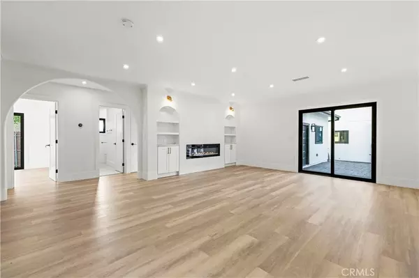 Granada Hills, CA 91344,16243 Chatsworth Street